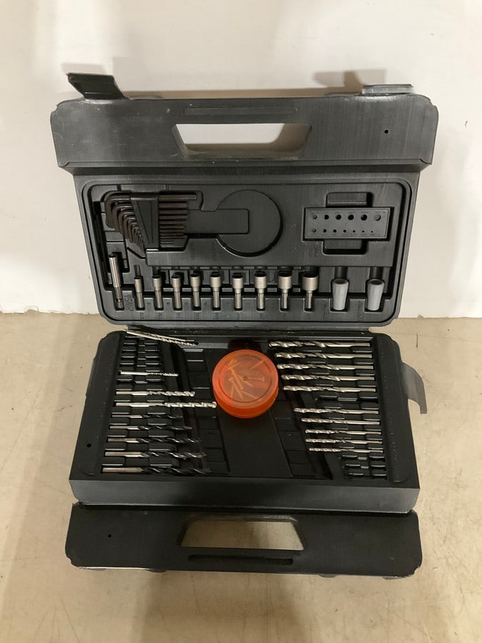 Black & Decker Combination Drill/Screwdriving Set (1 of 1)