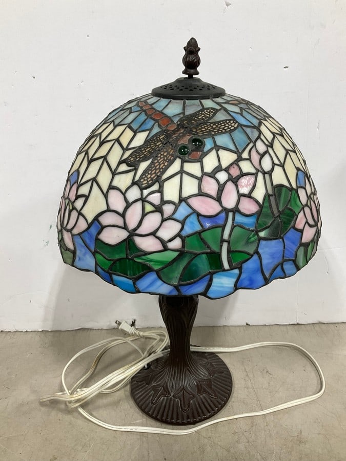 Stained Glass Lamp (19 in Tall): Stained Glass Lamp (19 in Tall)