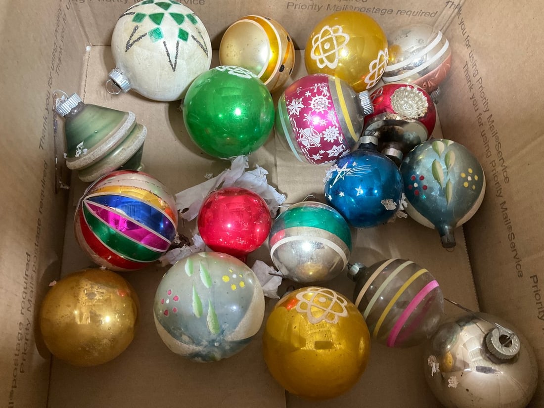 Vintage Christmas Ornaments: Vintage Christmas Ornaments