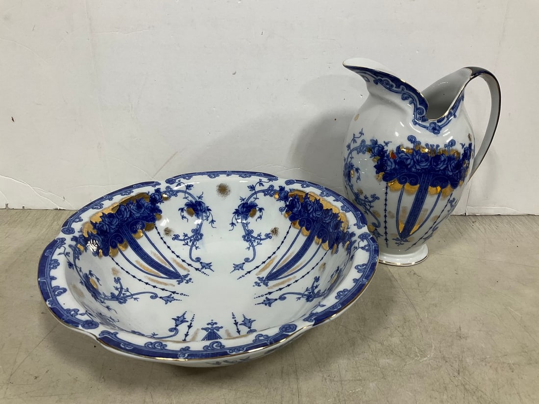 Victorian English Staffordshire Blue/White Pitcher and Bowl (Tallest - 11in): Victorian English Staffordshire Blue/White Pitcher and Bowl (Tallest - 11in)