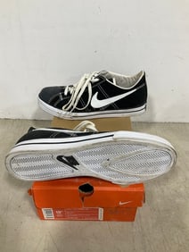 Nike Black/White Sneakers (Size: 10.5)