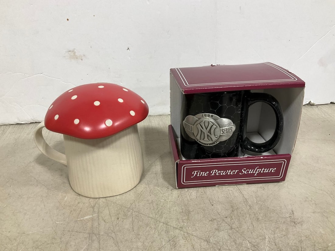 NY Yankees fine pewter sculpture mug(new in box) and mushroom mug with lid(4.5in.tall): NY Yankees fine pewter sculpture mug(new in box) and mushroom mug with lid(4.5in.tall)