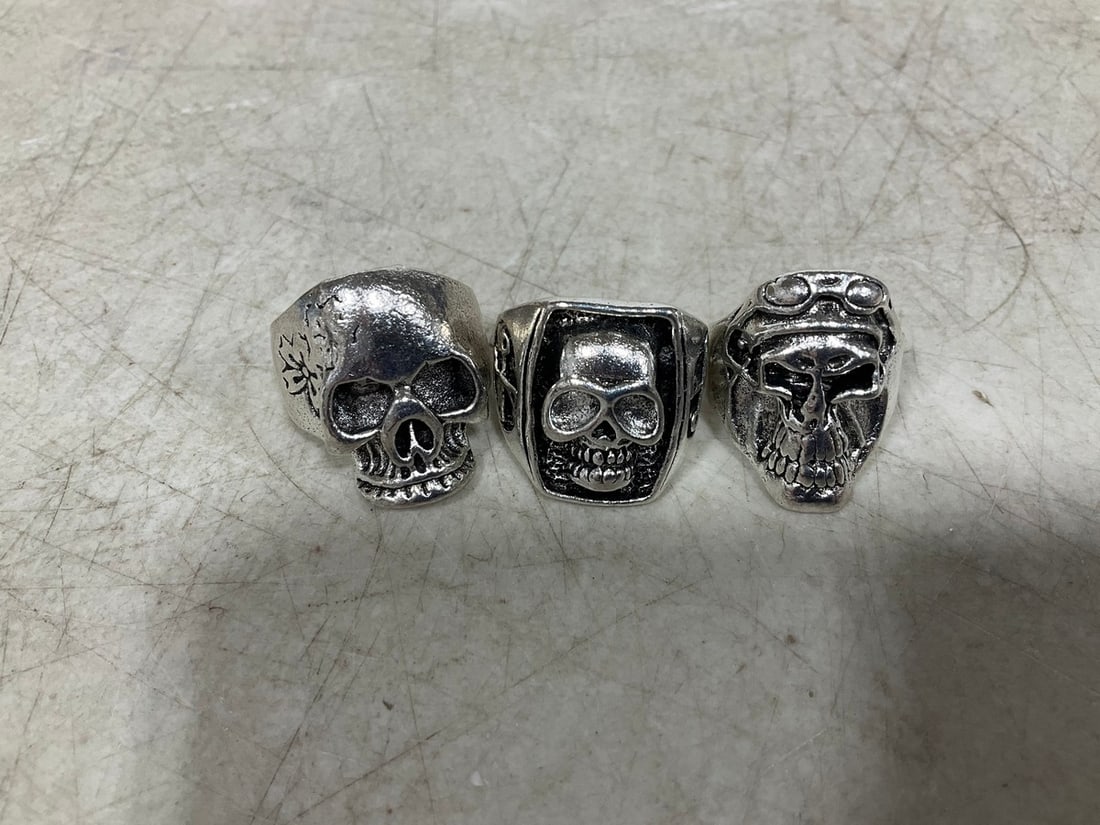 Skull rings: Skull rings