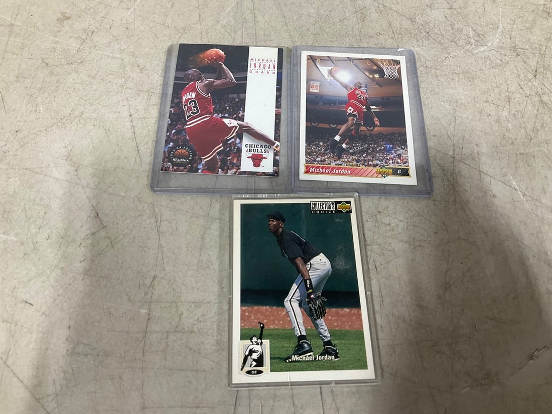 Chicago Bulls Michael Jordan collectible cards with covers: Chicago Bulls Michael Jordan collectible cards with covers