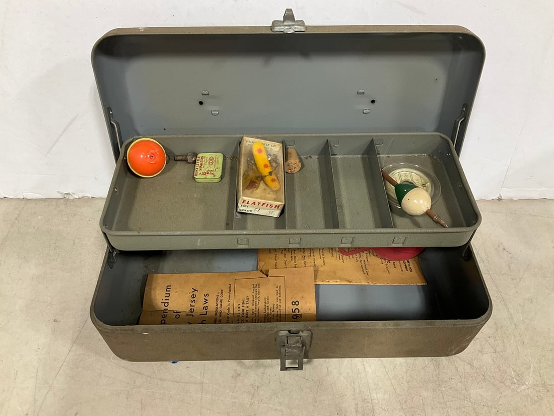 Vintage fishing organizer: Vintage fishing organizer