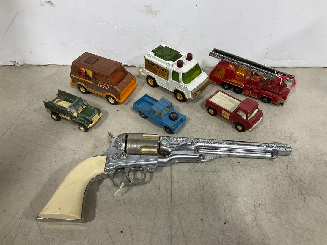 Vintage children's toy gun and cars: Vintage children's toy gun and cars