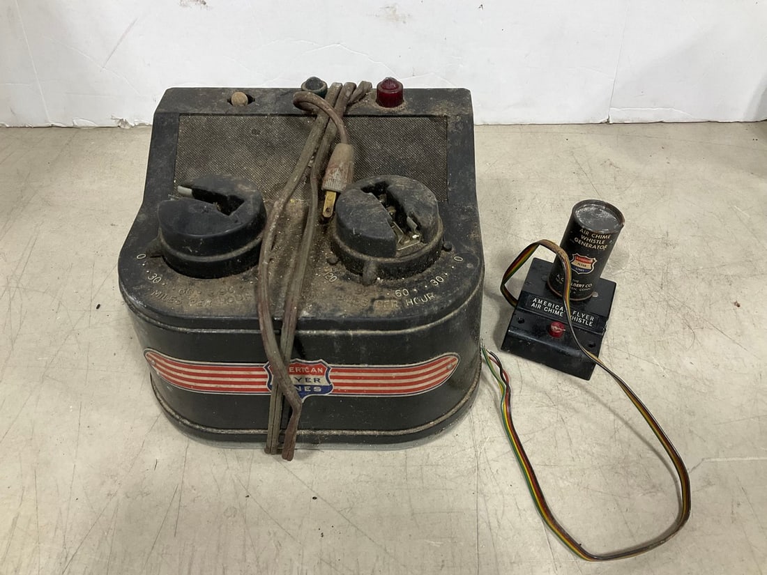 Vintage American Flyer train transformer and air chime whistle (1 of 1)