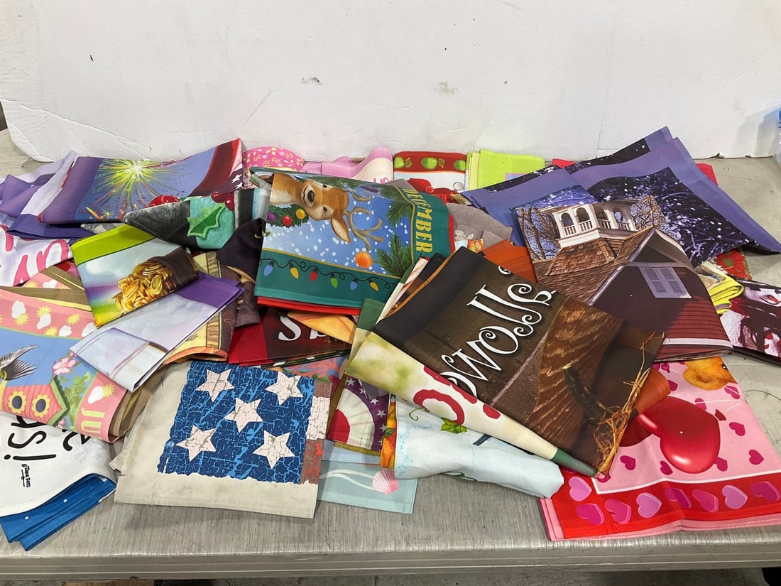 Large lot of outdoor flags(holidays and more): Large lot of outdoor flags(holidays and more)