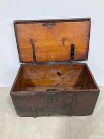 Vintage wooden chest(13in.x22in.x11in.)