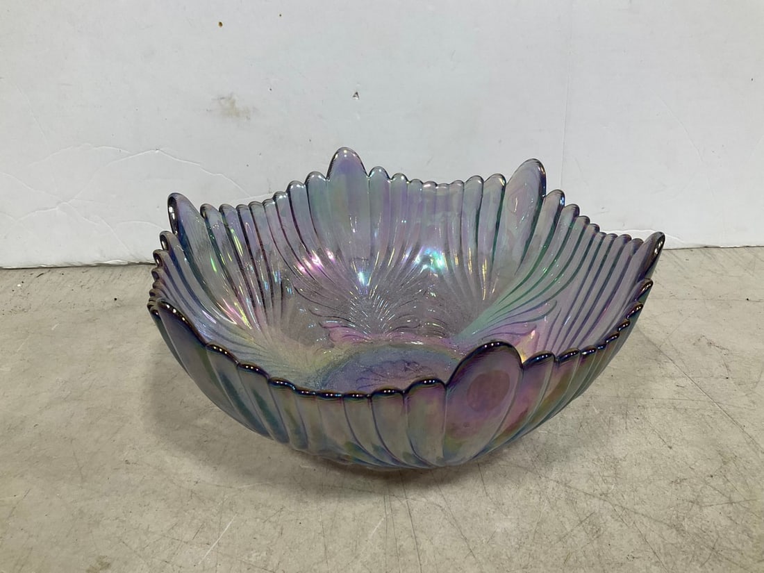 Fenton carnval glass bowl(4in.tall, 9in.across): Fenton carnval glass bowl(4in.tall, 9in.across)