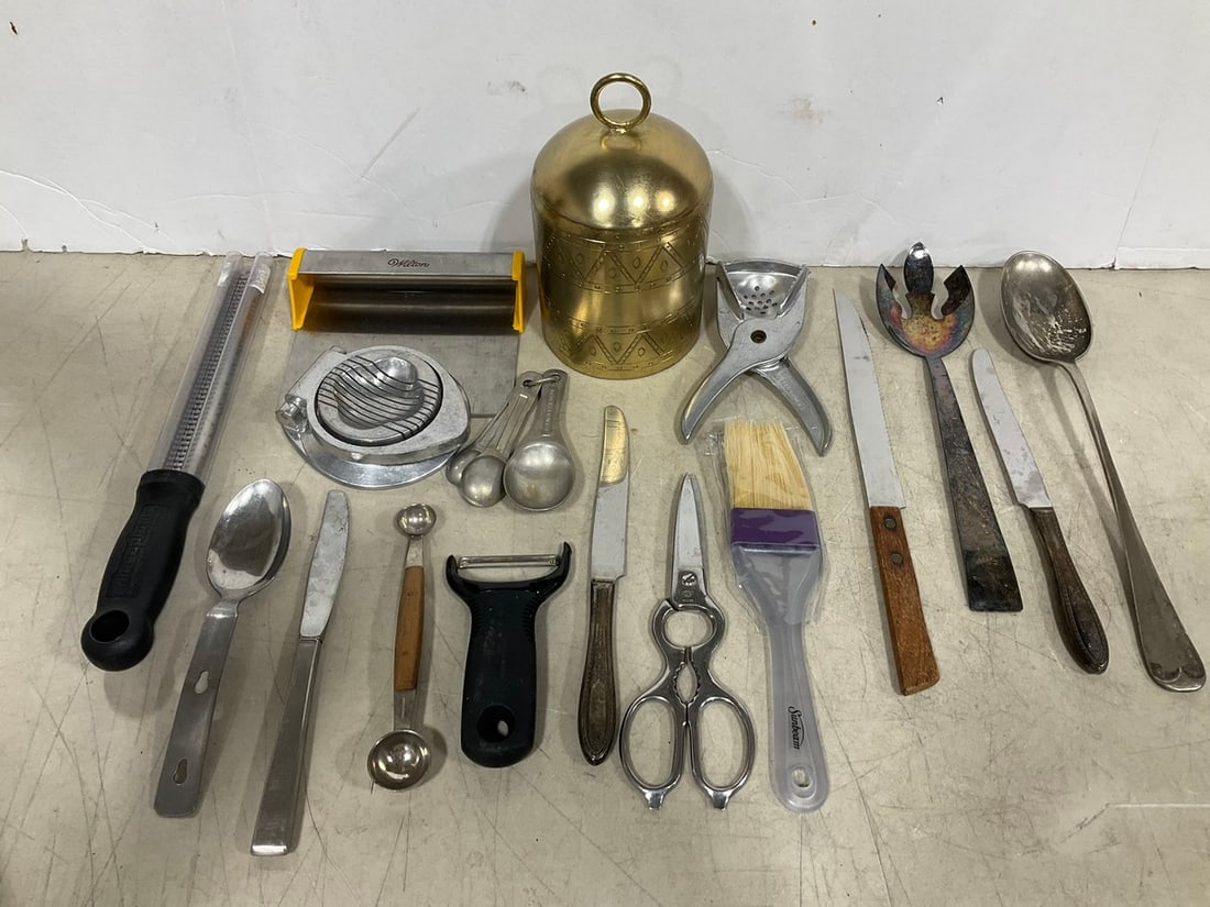 Vintage kitchen utensils, egg slicer, and more(7.5in.tallest) (1 of 1)