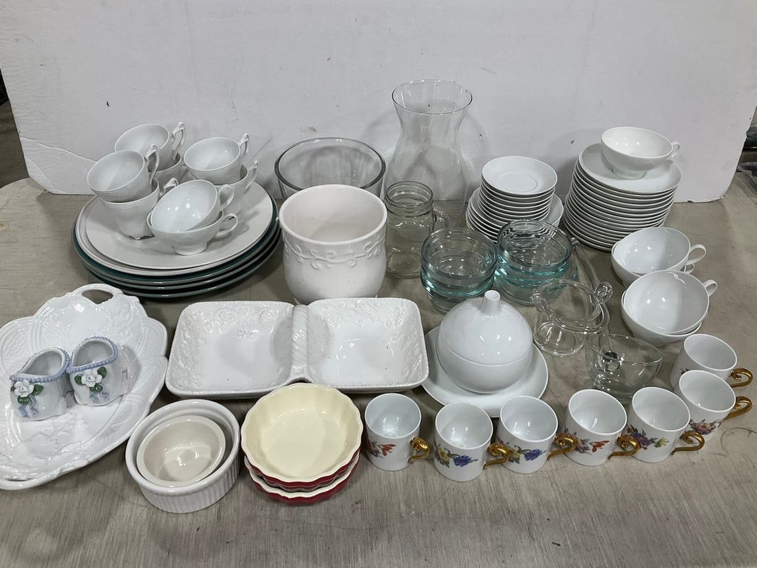 Pyrex bowls, Rosenthal Lotus white gravy bowl with lid, and more(tallest 9in.): Pyrex bowls, Rosenthal Lotus white gravy bowl with lid, and more(tallest 9in.)