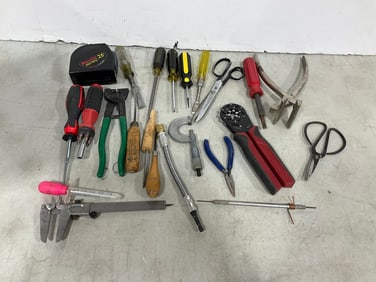 Various tools(screwdrivers, measuring tape,pliers, and more)