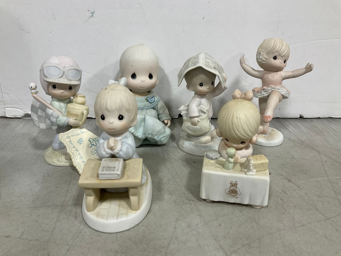 Various Precious Moments Ceramic Figures (Tallest - 5.5in): Various Precious Moments Ceramic Figures (Tallest - 5.5in)