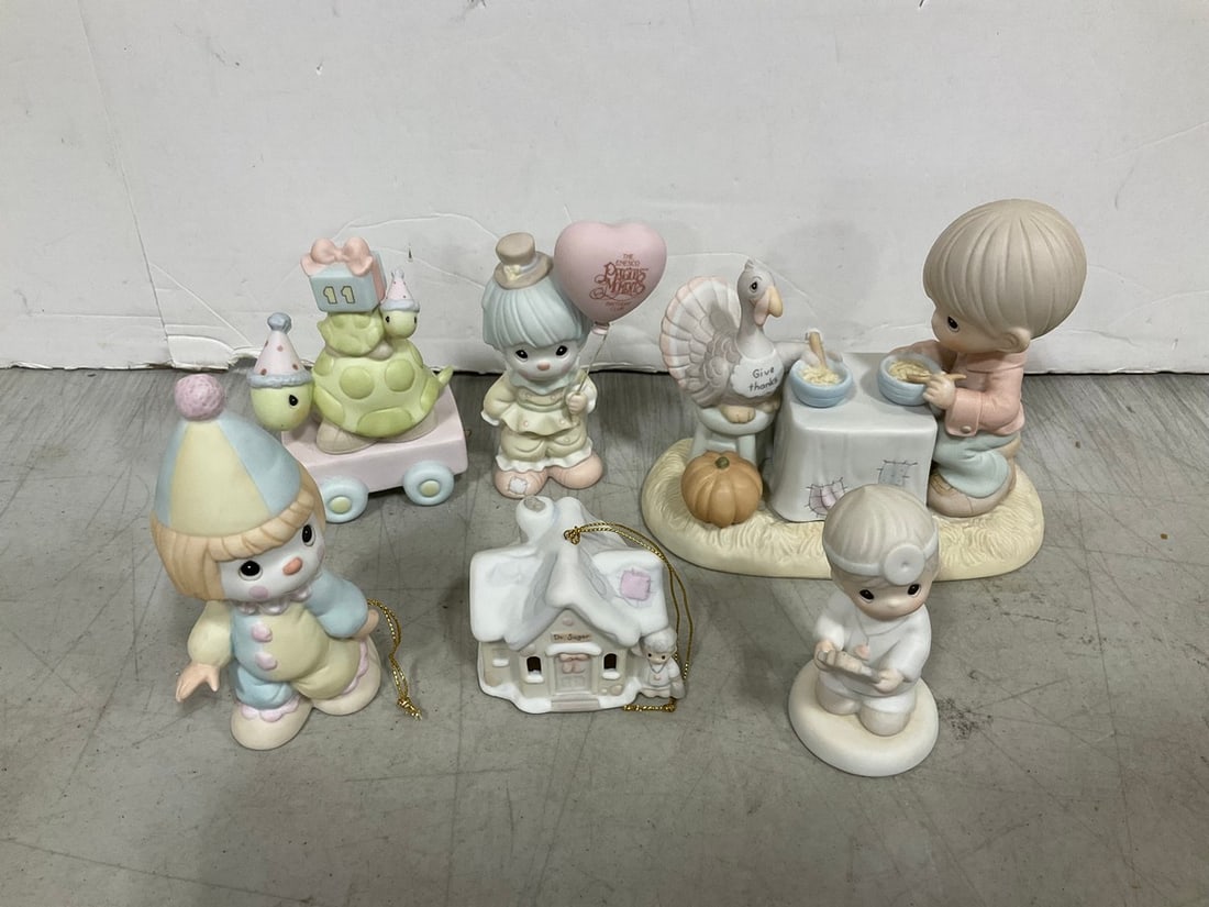 Various Precious Moments Ceramic Figures (Tallest - 5.5in): Various Precious Moments Ceramic Figures (Tallest - 5.5in)