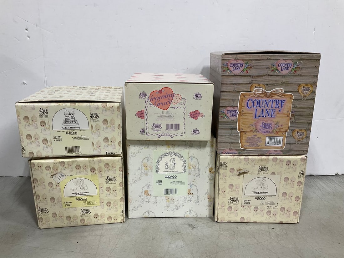 Various Precious Moments Ceramics *in boxes*: Various Precious Moments Ceramics *in boxes*