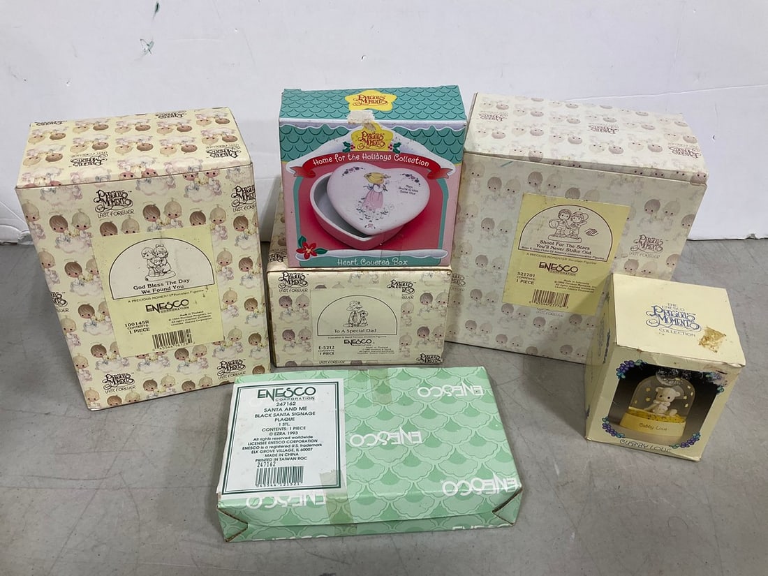 Various Precious Moments Ceramics *in boxes*: Various Precious Moments Ceramics *in boxes*