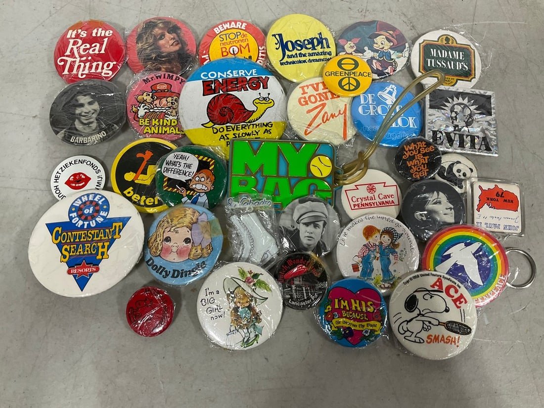 Vintage pins and keychains: Vintage pins and keychains
