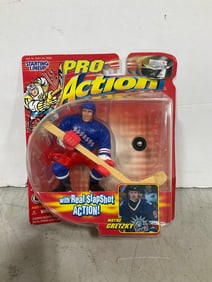 Wayne Gretzky Pro Action collectible figure(new in box)