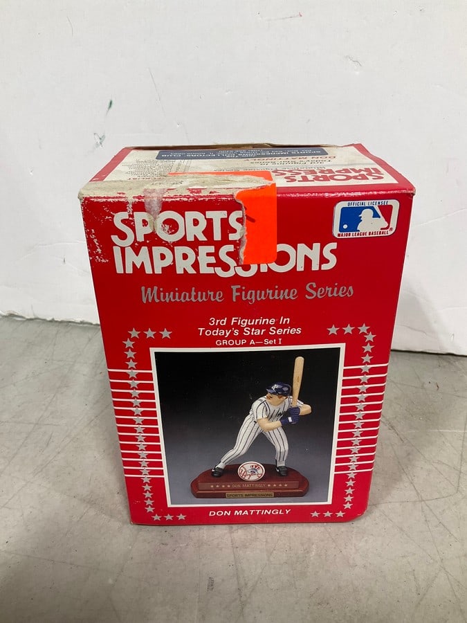 Don Mattingly Sports Impressions miniature figure collectible(new in box): Don Mattingly Sports Impressions miniature figure collectible(new in box)