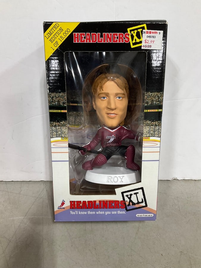 Headliners XL 1998 Patrick Roy with COA(new in box): Headliners XL 1998 Patrick Roy with COA(new in box)