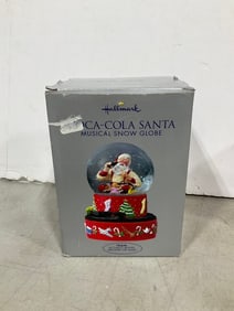 Hallmark Coca Cola santa musical snowglobe(new in box)