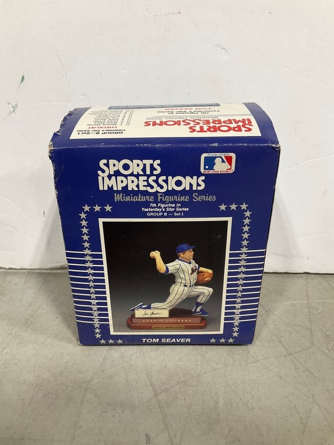 Tom Seaver Sports Impressions miniature figure collectible(new in box): Tom Seaver Sports Impressions miniature figure collectible(new in box)