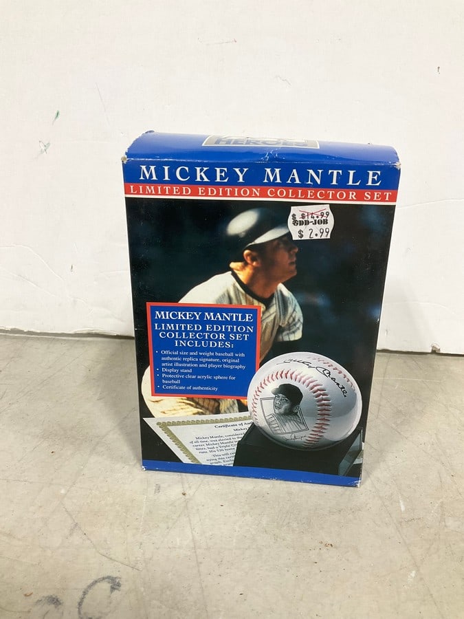 Mickey Mantle limited edition set in box(baseball, stand, and COA): Mickey Mantle limited edition set in box(baseball, stand, and COA)
