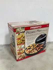Presto Pizzazz Plus rotating oven(new in box)