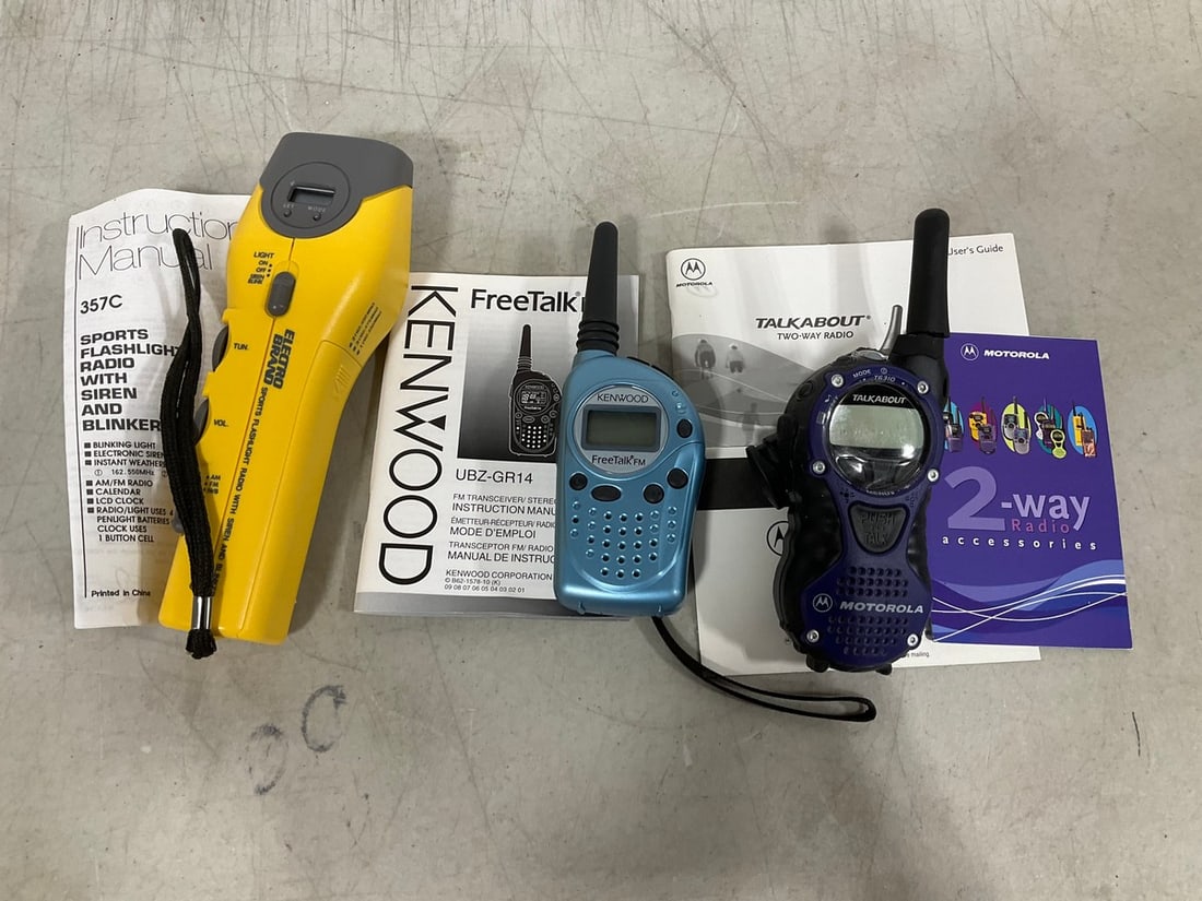 Walkie talkies with manuals and sports flashlight radio with siren blinker: Walkie talkies with manuals and sports flashlight radio with siren blinker