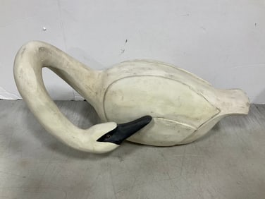 Ceramic Swan Decor (9.5in Tall)