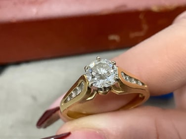 14kt Gold Ring with Diamond