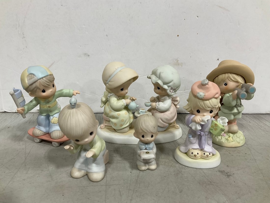 Various Precious Moments Ceramic Figures: Various Precious Moments Ceramic Figures