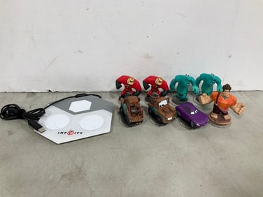 Disney infinity portal base pad and figures
