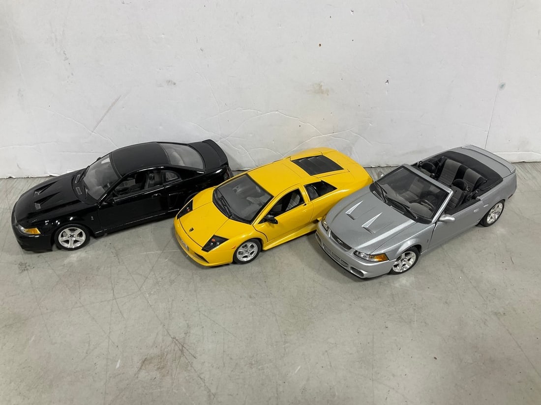 Diecast collectibles(2003 Mustang STV Cobras and more): Diecast collectibles(2003 Mustang STV Cobras and more)
