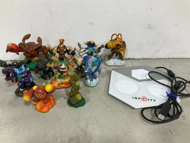 Disney infinity portal base pad and figures