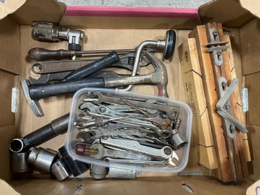 Various tools(wrenches, hammers, and more)