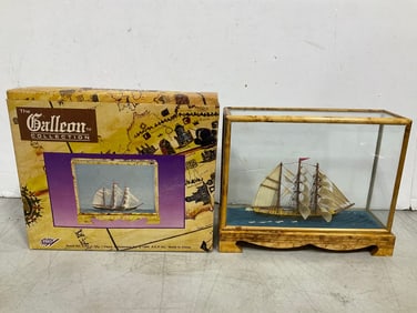 Vintage Miniature Clipper Ship In Glass Case (6inx7inx2in)