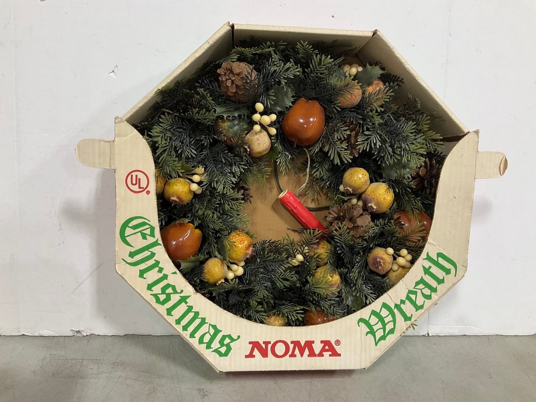 Christmas Noma Illuminated Christmas Wreath: Christmas Noma Illuminated Christmas Wreath