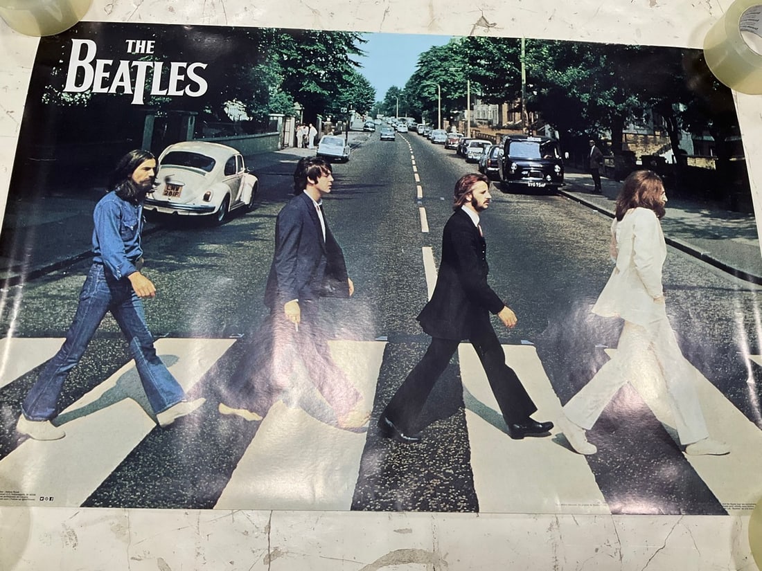 Beatles Poster (22.5inx34in): Beatles Poster (22.5inx34in)