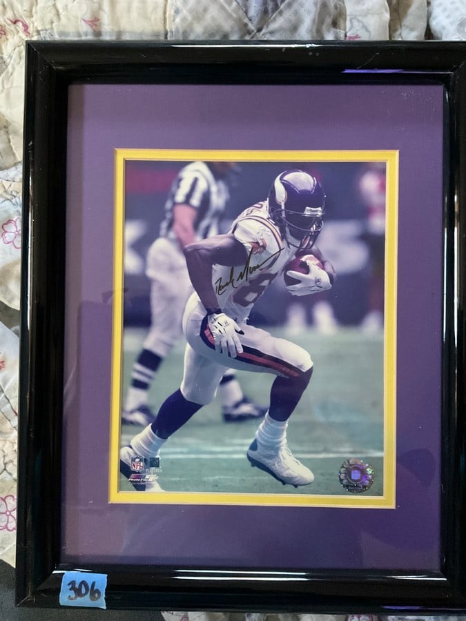 Framed Randy Moss Minnisota Vikings signed & matted 13 x 16 Licensed Official NFL Product (1 of 1)