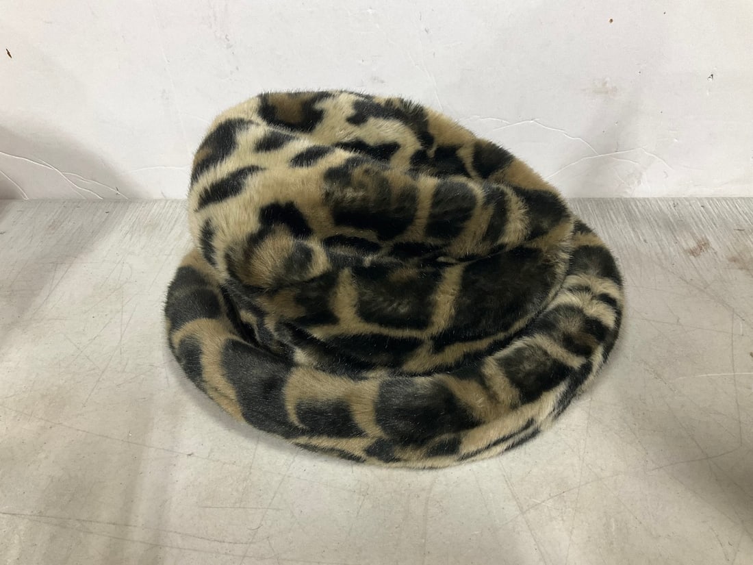 Vintage Leopard print hat (1 of 1)