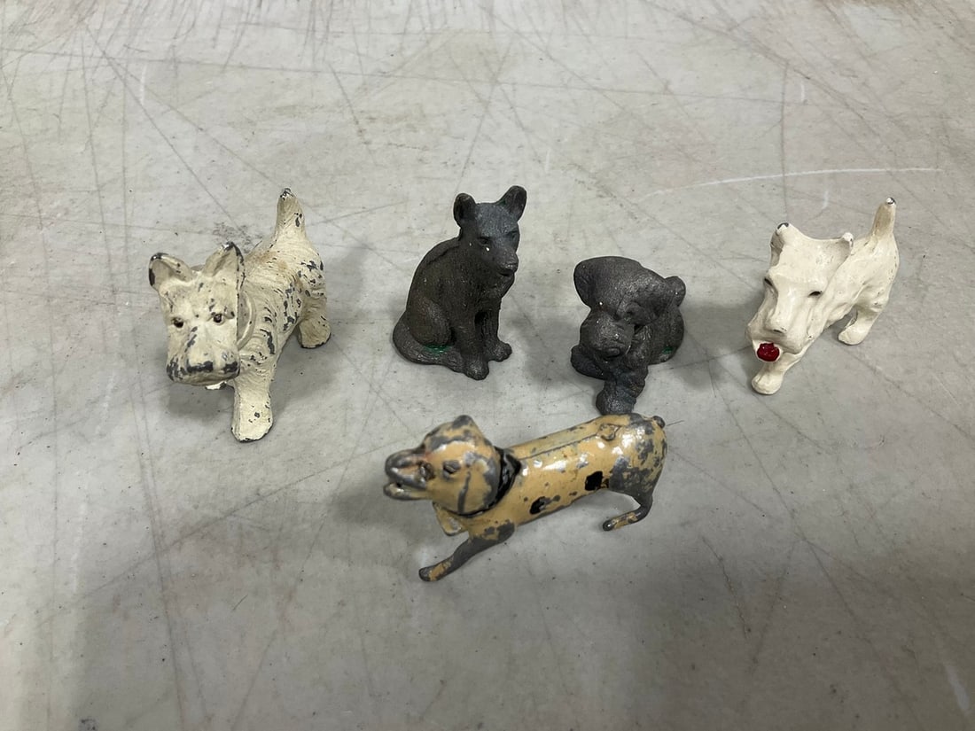 Vintage metal toy dogs: Vintage metal toy dogs