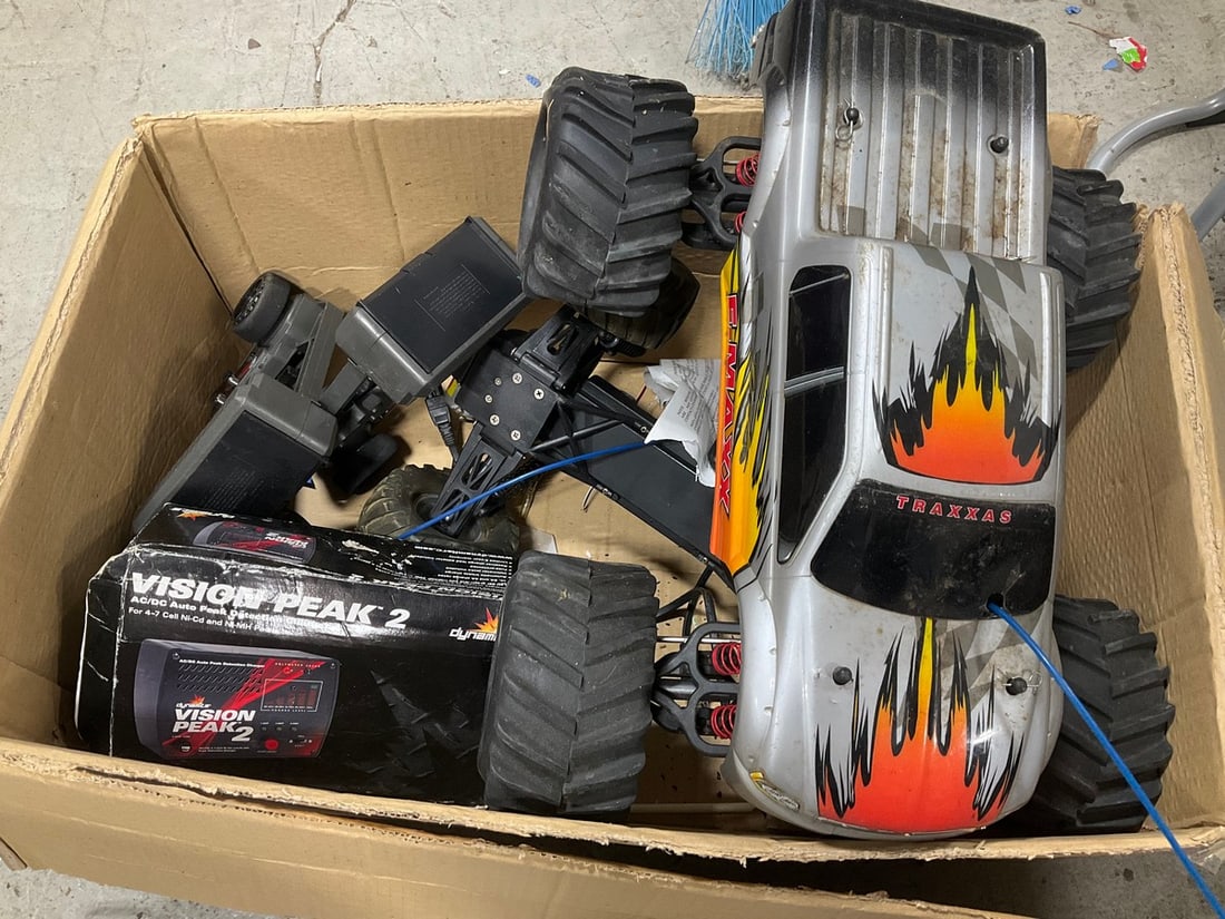 Traxxas T-Maxx RC Monster truck: Traxxas T-Maxx RC Monster truck