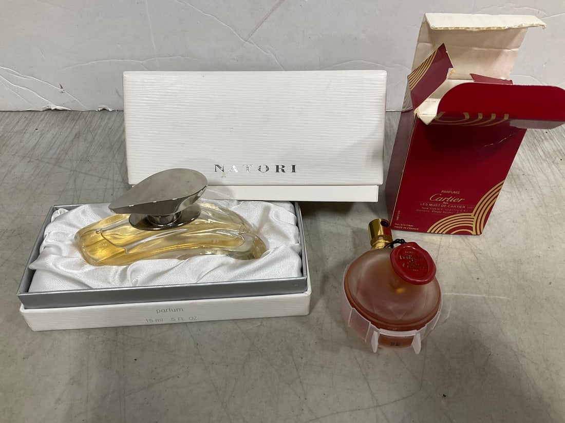 Natori parfum(.5fl.oz.-mostly full) and Cartier parfum(1fl.oz.-mostly full): Natori parfum(.5fl.oz.-mostly full) and Cartier parfum(1fl.oz.-mostly full)