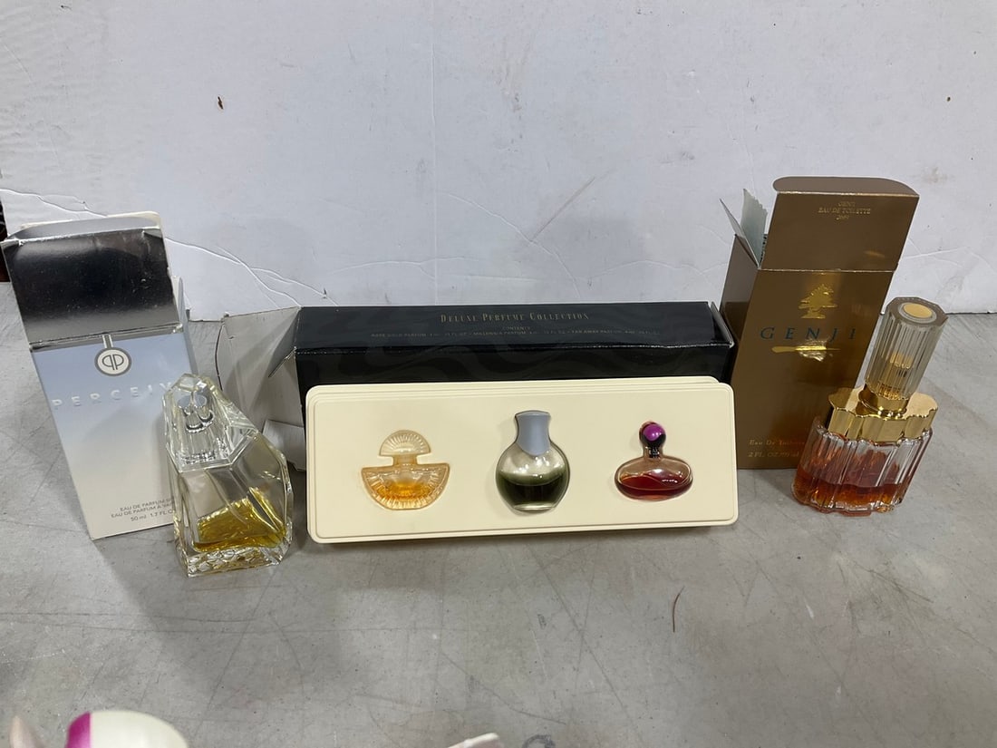 Deluxe perfume collection, Genji eau de toilette(2fl.oz.) and Perceive eau de parfum: Deluxe perfume collection, Genji eau de toilette(2fl.oz.) and Perceive eau de parfum spray(1.7fl.oz.)DIFFERENT AMOUNTS IN EACH