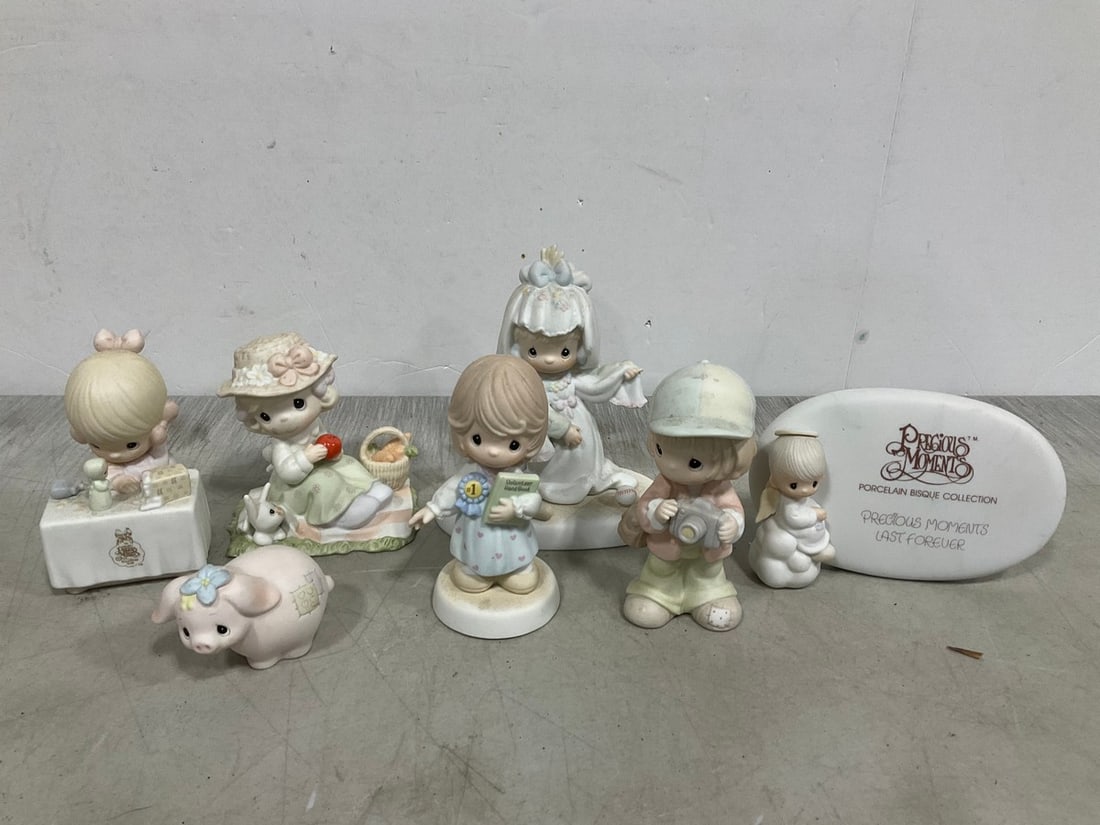 Precious Moments collectible statues(tallest 6in.): Precious Moments collectible statues(tallest 6in.)