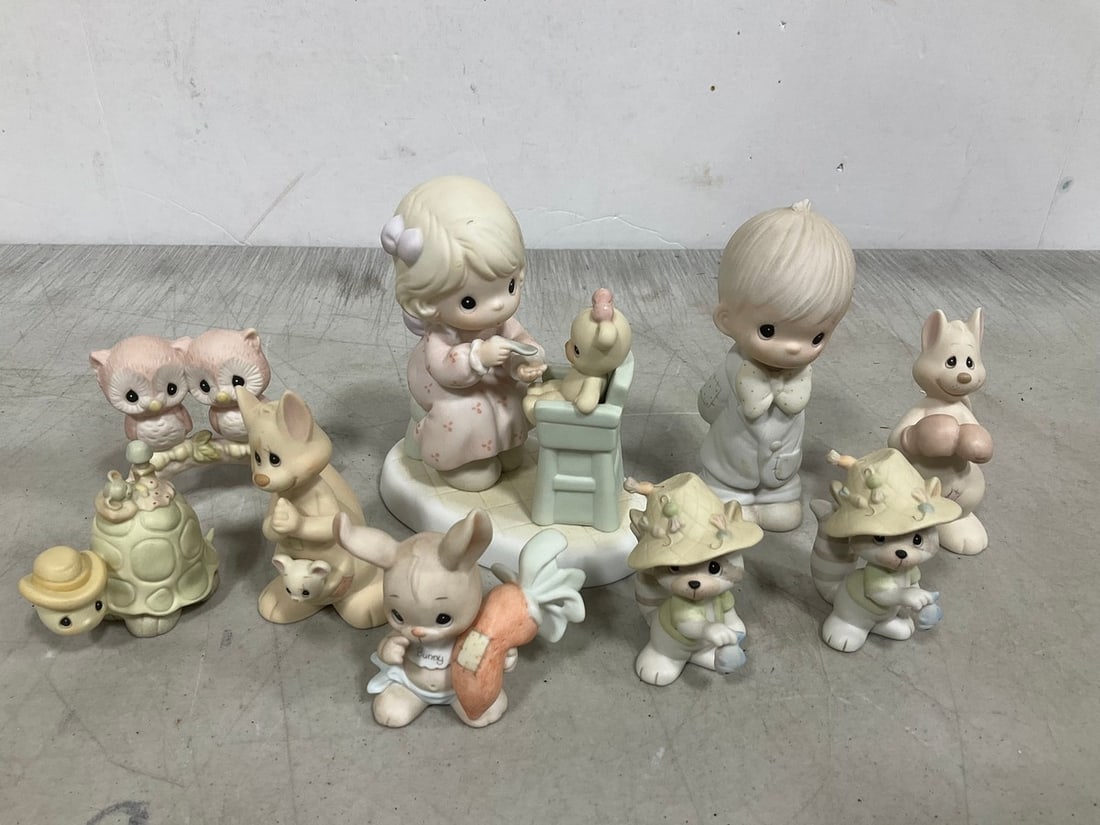 Precious Moments collectible stautes(5in.tallest): Precious Moments collectible stautes(5in.tallest)