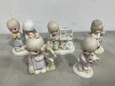 Jonathan and David Collectible Figures (6in Tallest)