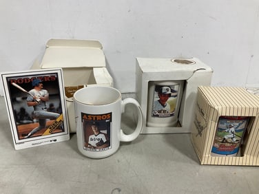 Various sports mugs and ceramic sport card(Glenn Davis and more)
